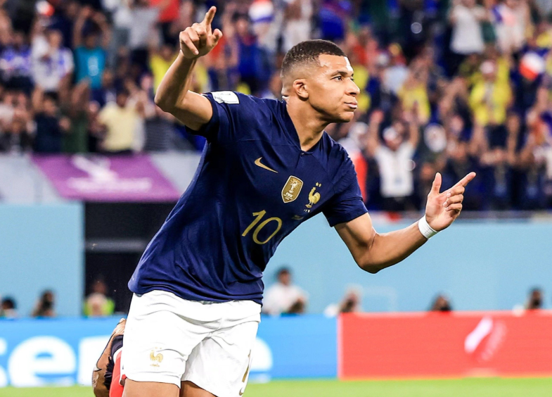 姆巴佩荣膺<a href='https://byqcxy.com/news/tag/286.html' style='color: blue;'>皇马</a>9月最佳，畅谈球队表现与国家德比