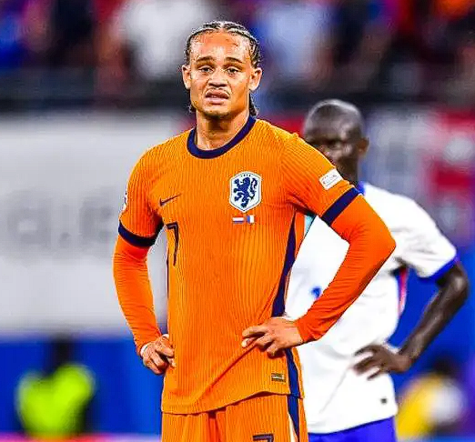 热刺高价引援西蒙斯遭质疑:表现低迷引多方批评