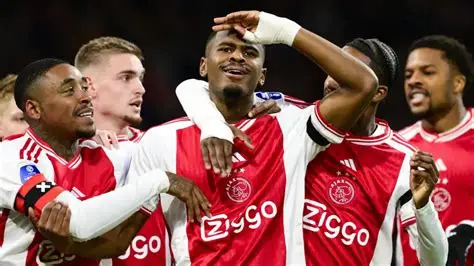 阿贾克斯欧冠悲歌：从辉煌到深渊的坠落之旅