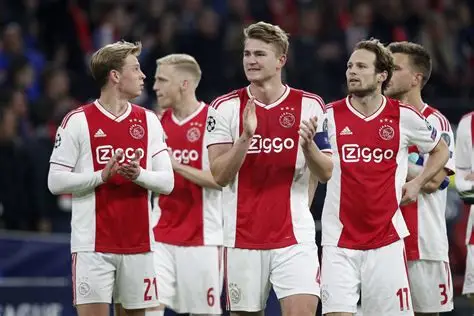 阿贾克斯欧冠悲歌：从辉煌到深渊的坠落