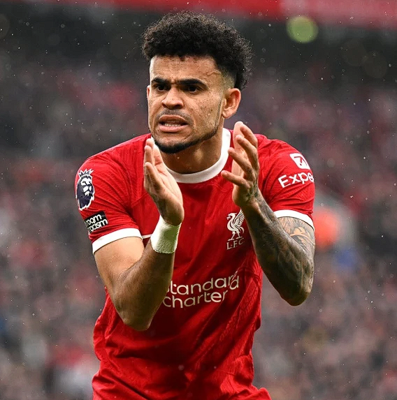 拜仁锋将迪亚斯红牌禁赛:欧冠赛场暴力犯规的严肃审视