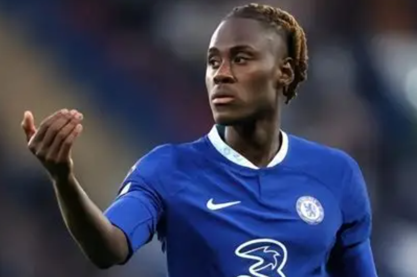 切尔西后卫查洛巴赛后晒照:伤情引发关注