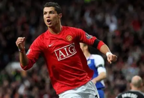 C罗2021年回归曼联:门德斯运作下的转会风波与理念冲突