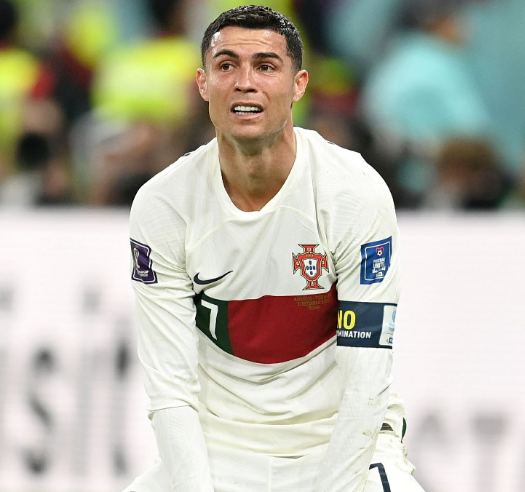 C罗2021年回归曼联:门德斯运作下的转会风波与理念冲突